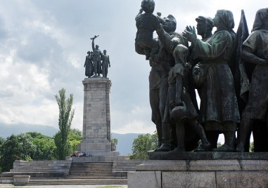 Паметникът на Съветската армия в София ще бъде преместен в Музея на