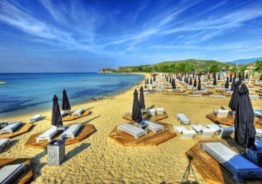 Гражданско движение наречено свободни хавлии предизвика проверки по гръцките плажове