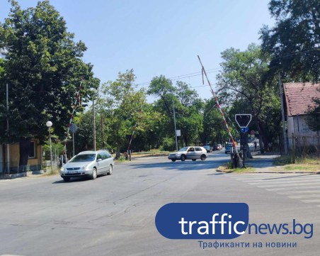 Прелезът на „Пещерско шосе” остана без сигнализация, шофьорите в недоумение