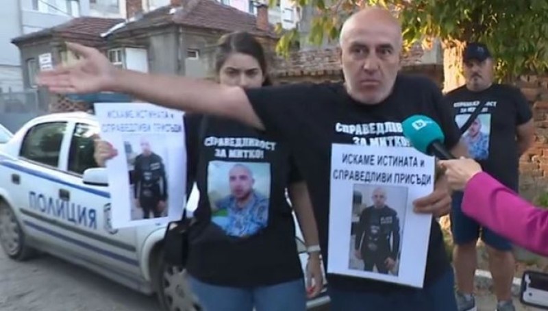 Връчиха стар акт на протестиращ след убийството на Димитър