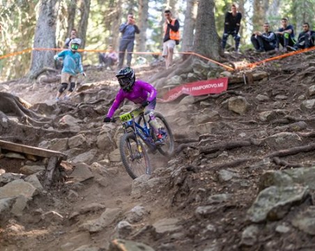 Изабела Янкова падна лошо, пропуска световното