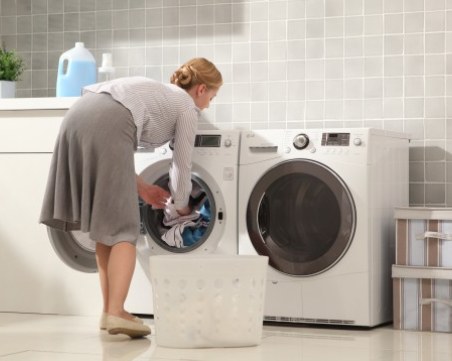 Колко често и как да перем дънките си, за да удължим живота им