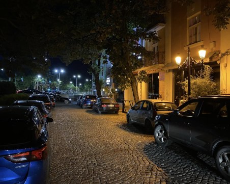 Нарушители превръщат пешеходната зона на 