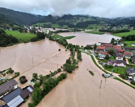 Наводнения в Словения, обявиха червен код за порои – идват ли и към България?