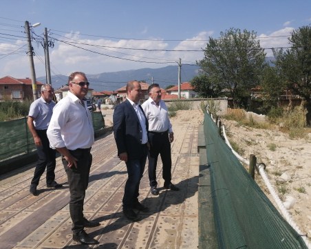 Областният управител Илия Зюмбилев провери възстановяването на карловските села