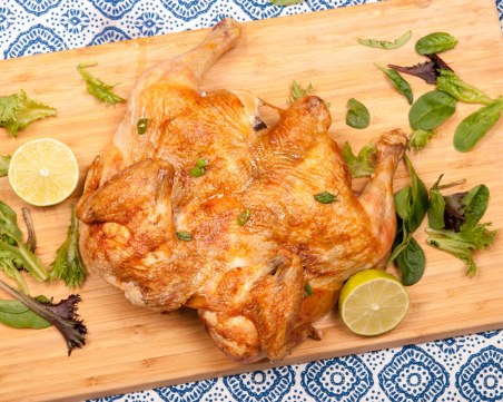 Рецепта за печено пиле върху сол