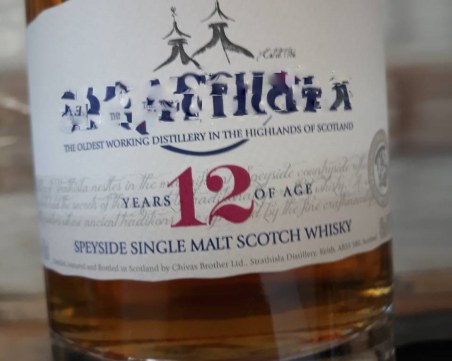 Под контрола на митничари унищожиха 13 000 бутилки фалшиво  12-годишно уиски