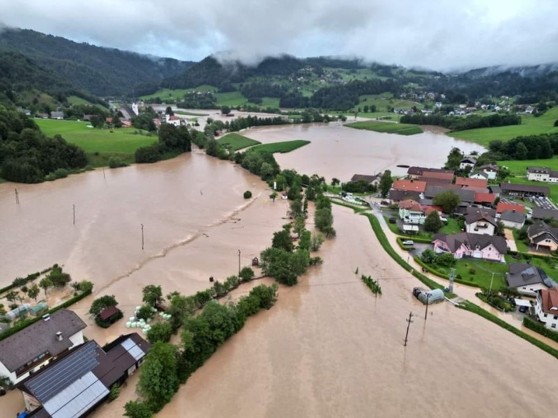 Наводнения в Словения, обявиха червен код за порои – идват ли и към България?
