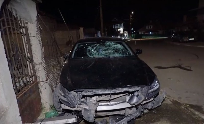 Шофьор прегази две момчета на тротоар в Разградско и избяга.