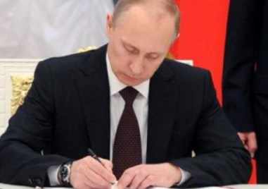 Руският президент Владимир Путин подписа закон налагащ данък от 10