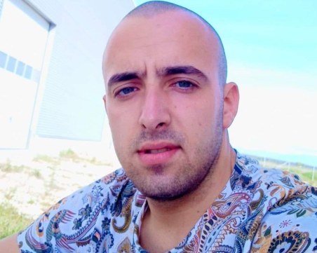 Близки, приятели и роднини съпровождат Митко в последния му път