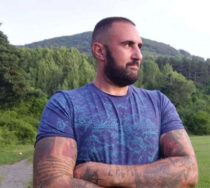 Чавдар Бояджиев, който бе арестуван днес за убийствата на 18-годишната