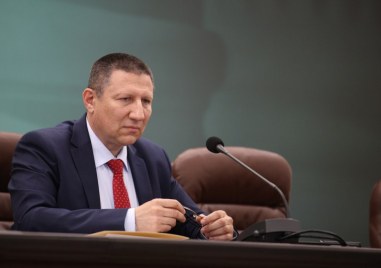 Изпълняващият длъжността главен прокурор Борислав Сарафов поиска оставката на ръководителя