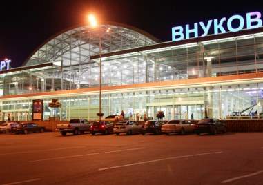 От 10 26 московско време на летище Внуково бяха въведени временни