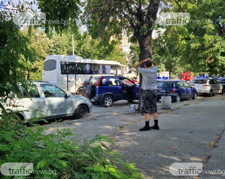 Няма тежко пострадали при каскадата в Кършияка, джипът се ударил в разделителния остров