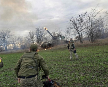 Тежки сражения в Украйна, Киев удари един от мостовете към Крим