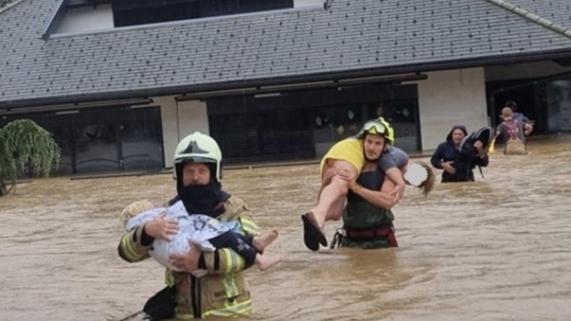 Денков предложи помощ на Словения и Австрия заради тежките  наводнения