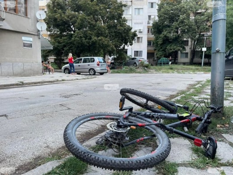 Колоездач е в кома, след като се блъсна в автомобил в Бургас