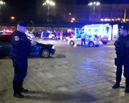 18-годишна уби своя приятелка, наряза я и я изхвърли в куфар