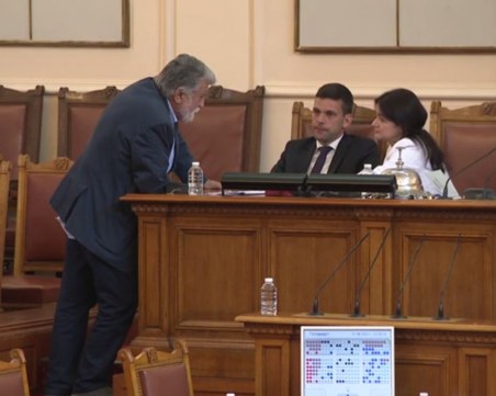 ГЕРБ-СДС поиска Рашидов да напусне два свои поста