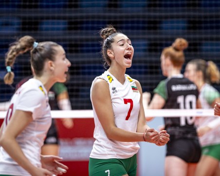 Пета поредна победа и България U19 с много маричанки се класира за четвъртфиналите на Световното