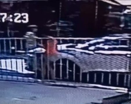 Възрастен мъж се опита да наръга жена посред бял ден в Поморие