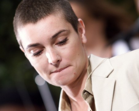 Фенове казаха последно сбогом на Шинейд О'Конър с аплодисменти