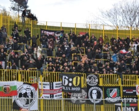 Феновете на Локо влизат срещу 10 лв. на мача с Пирин