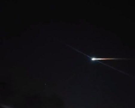 Мистериозно светещо кълбо уплаши жителите на Мелбърн