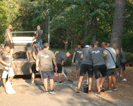 От хората за хората – пловдивски доброволци „закърпиха” един от символите на града