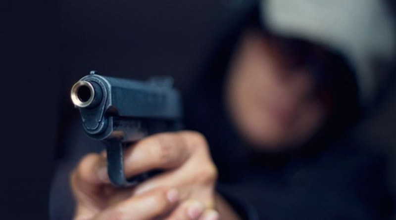 Пенсионер размахва пистолет на оживено място в София и плаши с него
