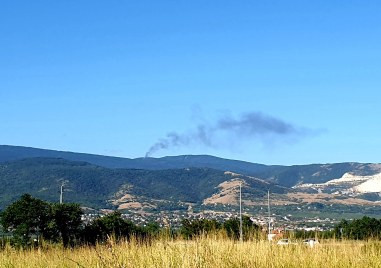 Голям пожар бушува в Родопите научи TrafficNews Към момента няма информация