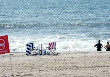 Ню Йорк затвори популярния плаж Рокауей във вторник след като