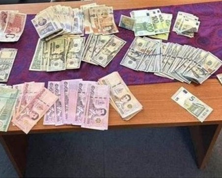 Откраднаха 26 000 лв. във валута на жена от Първомай, хванаха извършителката на Летището