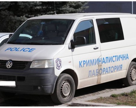 Откриха труп на млада жена със счупени крака в Кърджали