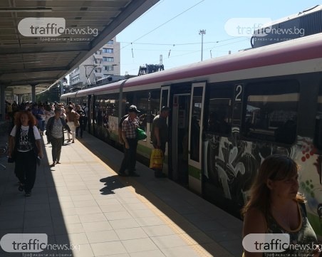 Пътници: Влаковете Пловдив-Асеновград отново закъсняват, а никой не ни информира