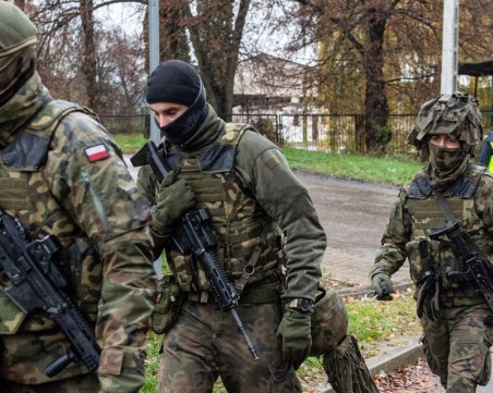 Полша изпраща 2000 войници на границата си с Беларус