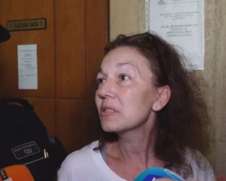 Пуснаха срещу подписка майката, изхвърлила 8-годишното си дете от колата,
