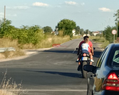 Санкционираха мъжа, возил дете на мотор без каска с над 100 км/ч край Калояново