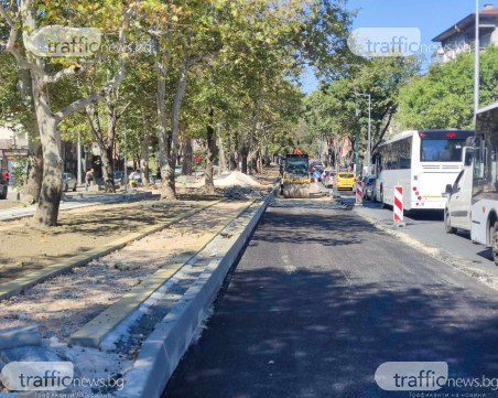 Строителите с офанзива на бул. „Хаджи Димитър”, пуснаха колите в двете платна