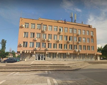 Задържаха за 24 часа съпругата на кмета на Съединение за длъжностно престъпление, освободена е под гаранция