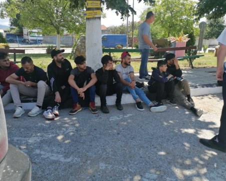 Заловиха 12 мигранти край Карлово