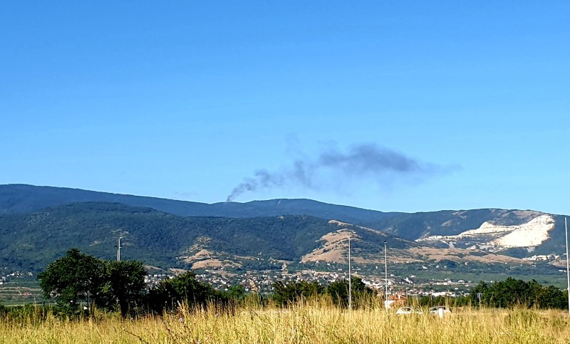 Голям пожар бушува в Родопите, научи TrafficNews. Към момента няма информация