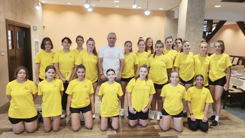Легендата на българския футбол Христо Стоичков изненада децата от школата на