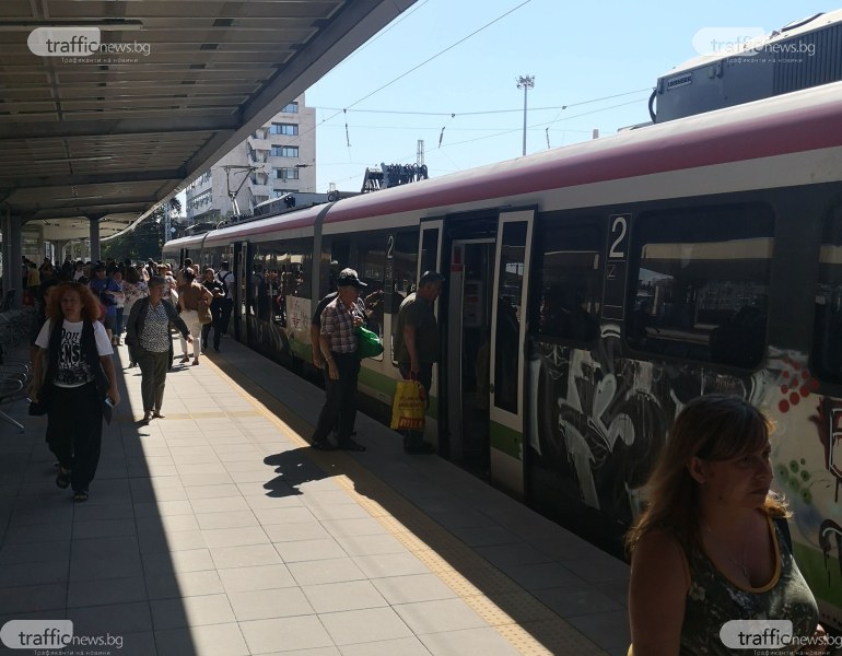 Пътници: Влаковете Пловдив-Асеновград отново закъсняват, а никой не ни информира