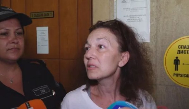 Пуснаха срещу подписка майката, изхвърлила 8-годишното си дете от колата,