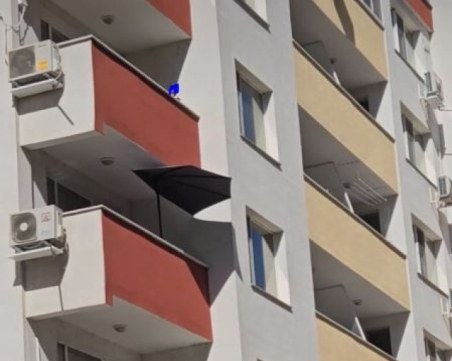 Деца хвърлят пиратки от терасите по пешеходци във Велико Търново