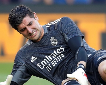 Реал Мадрид загуби Куртоа броени дни преди началото на сезона