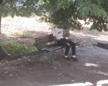 Полицията се самосезира за мъжа, който се опипва в центъра на Пловдив, търсят свидетели