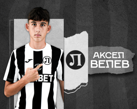 Юноша подписа първи професионален договор с Локомотив